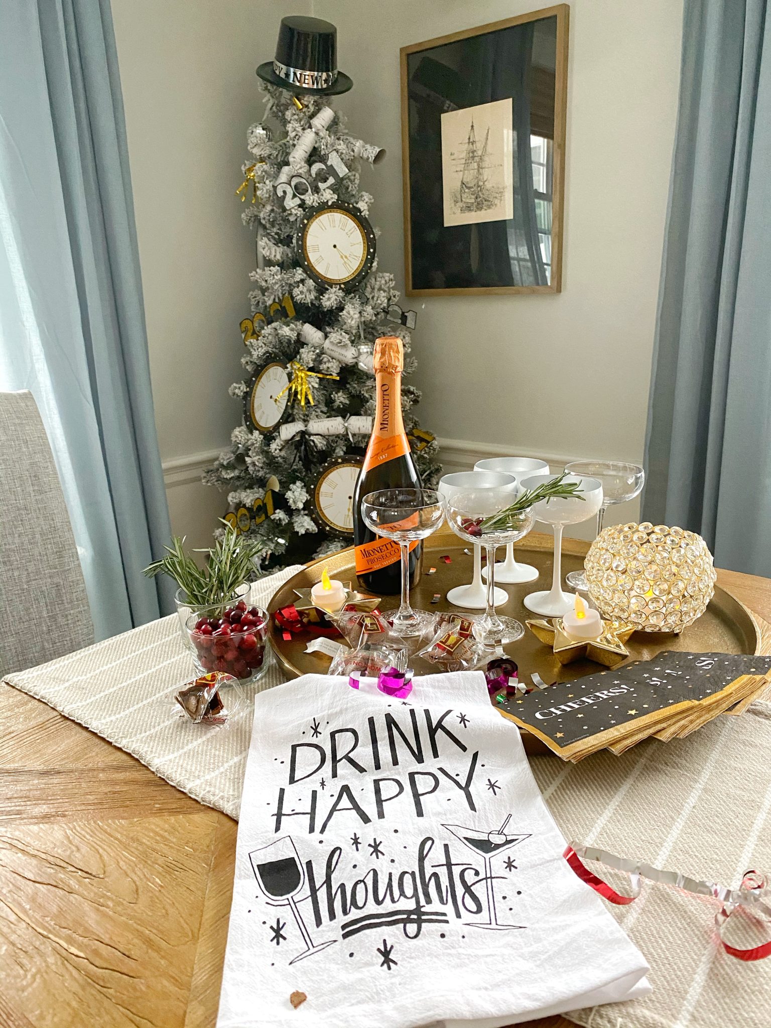 Festive Dining Room with Flocked Tree and Cranberries — New Years Eve Party Decor