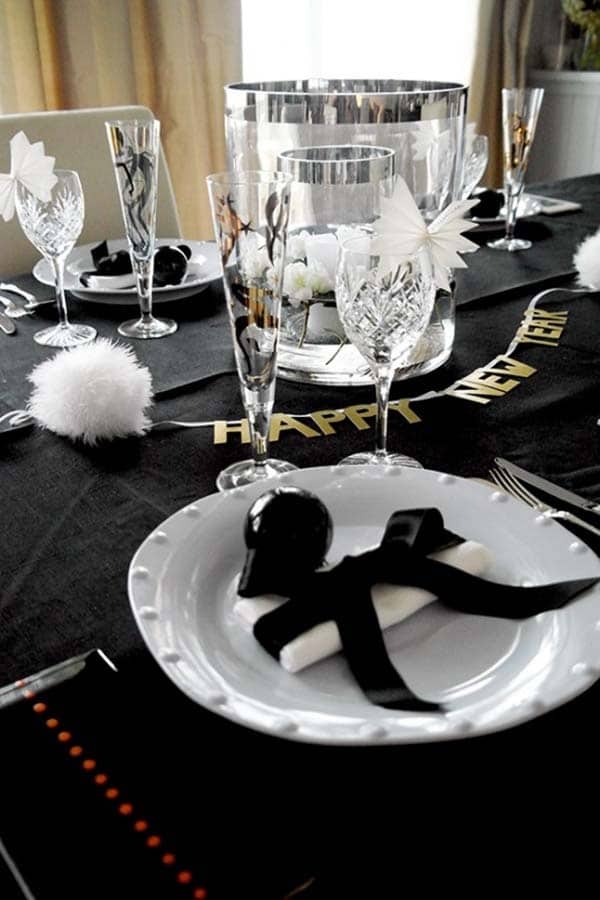 Glamorous Black Tablecloth with Gold 'Happy New Year' Banner — New Years Eve Party Decor