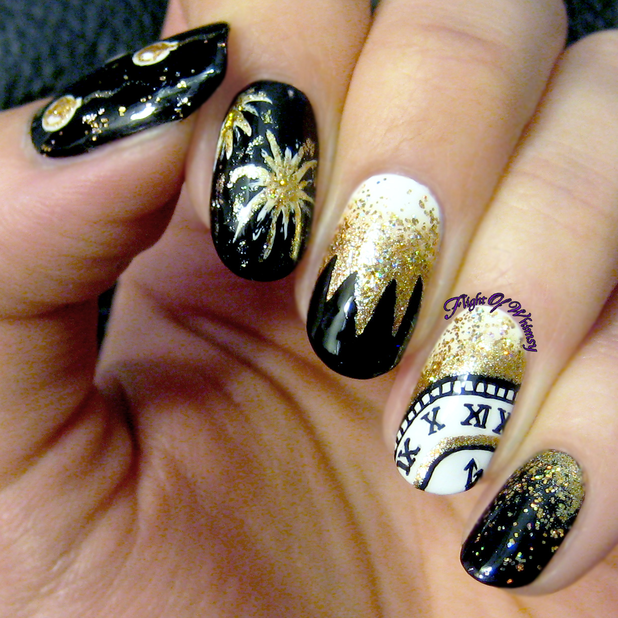 Festive New Year's Eve Nail Art with Gold Glitter and Clock Faces — Gold New Years Eve Decor