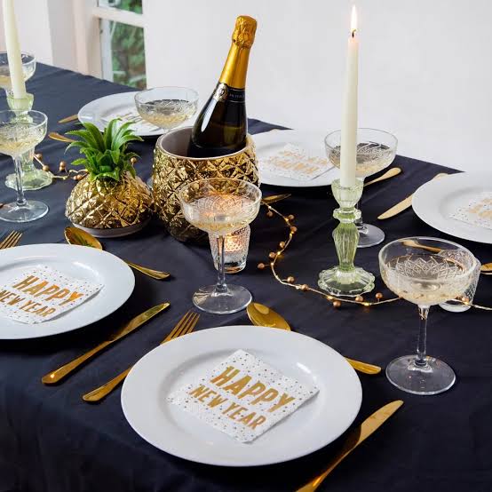 New Year's Eve Table Setting with Gold Decor and 'Happy New Year' Napkins — Gold New Years Eve Decor