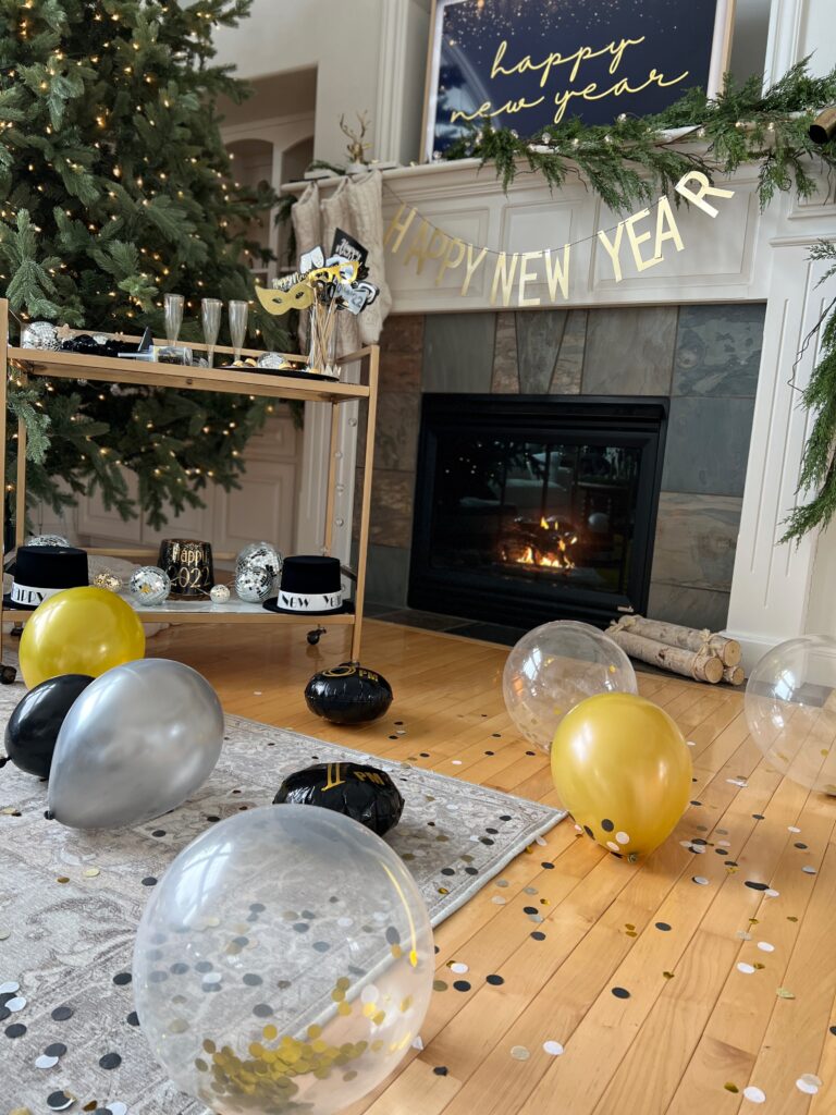 Living Room with Floating Balloons and 'Happy New Year' Banner — New Years Eve Party Decor