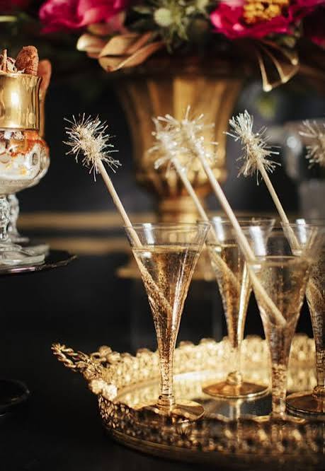 Champagne Glasses with Sparkling Gold Stirrers for Festive Toasting — Gold New Years Eve Decor